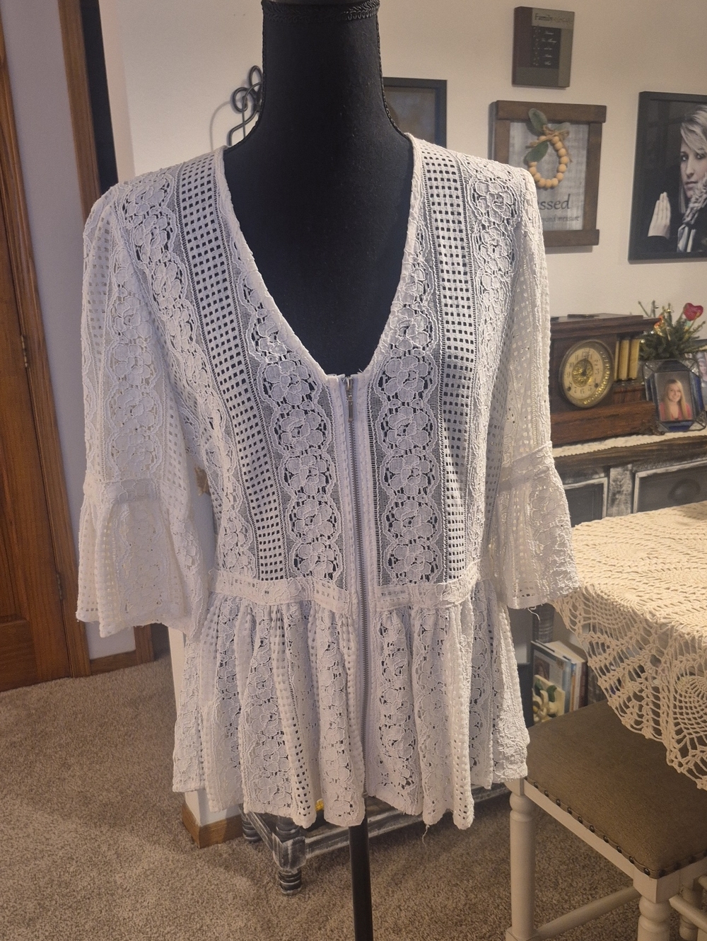 VENUS White Lace Zip-Front Tunic with Flared Sleeves